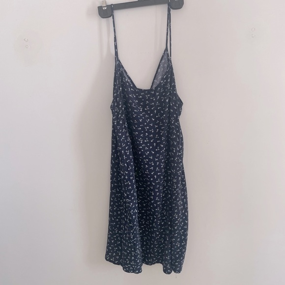 Everly Navy and White Floral Dress with Tie - Picture 3 of 4